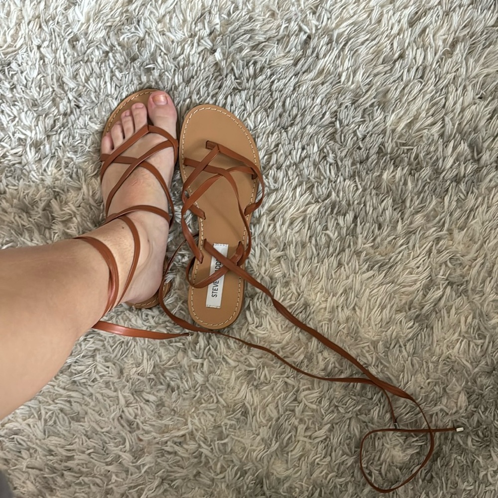 NEVER WORN BOHO STYLE STEVE MADDEN SANDLES